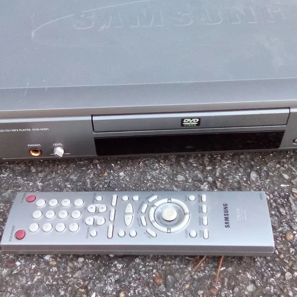 Samsung DVD Player with Remote