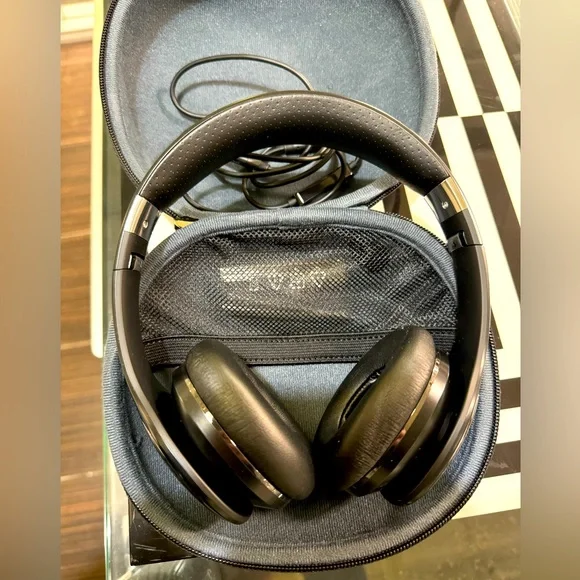 SAMSUNG LEVEL ON Head Phones over ear
