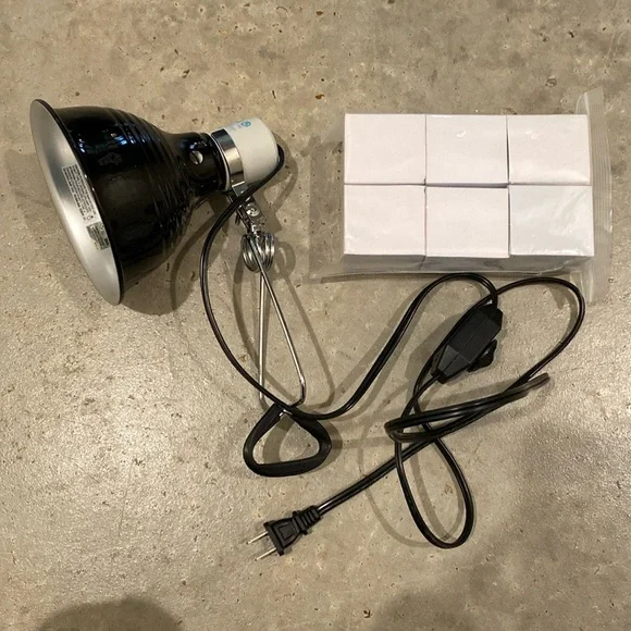 Heat lamp for reptile enclosure