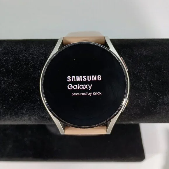 Samsung Galaxy Watch4 (40mm) LTE (UNLOCKED) Smartwatch Tan/Silver SM-865