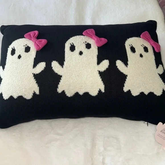 🎀👻NWT Goblin & Ghoul Decorative Pink bow Ghost Pillow🎀👻