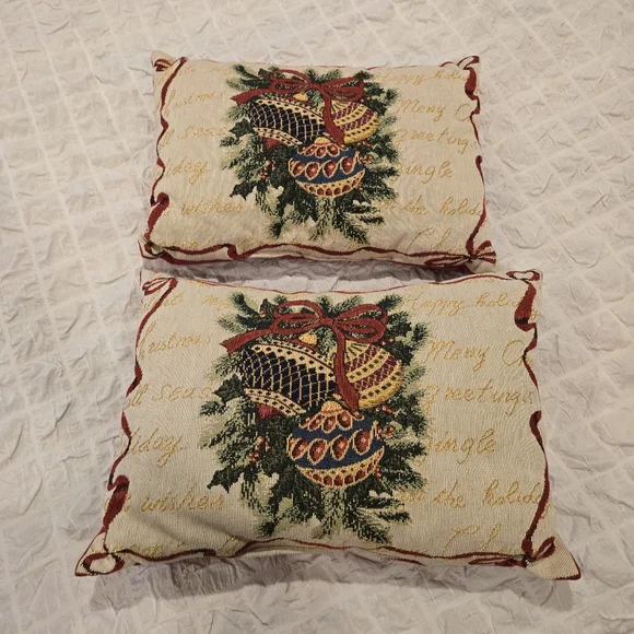 Set of 2 Holiday Accent Pillows – 12