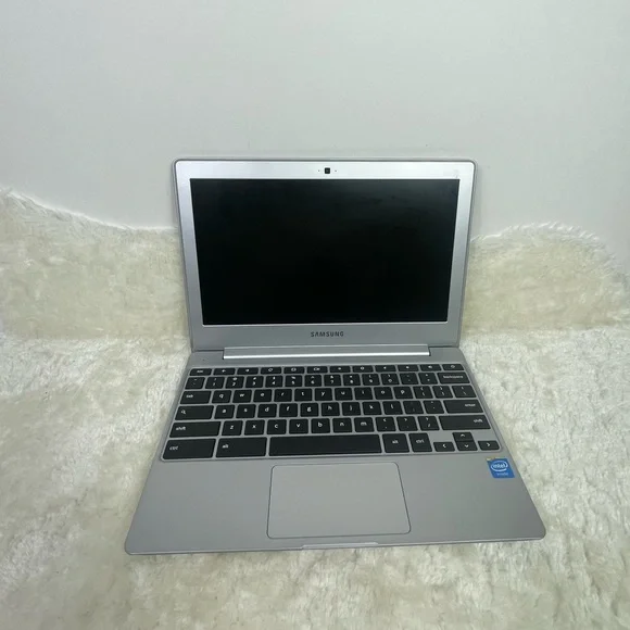 Samsung Chromebook XE500C12 with Charger