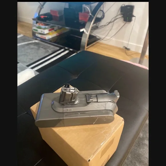 Dyson Silver VR Charging Station