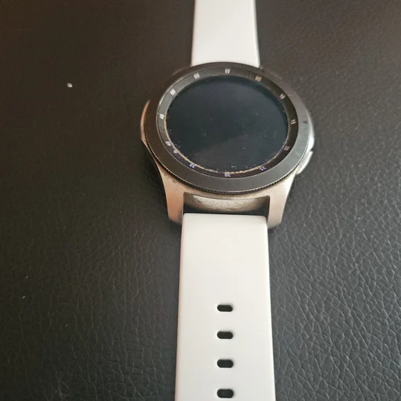 Samsung Smartwatch(DF96) with Silver Bezel and White Band