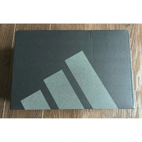 Adidas empty‎ shoe box