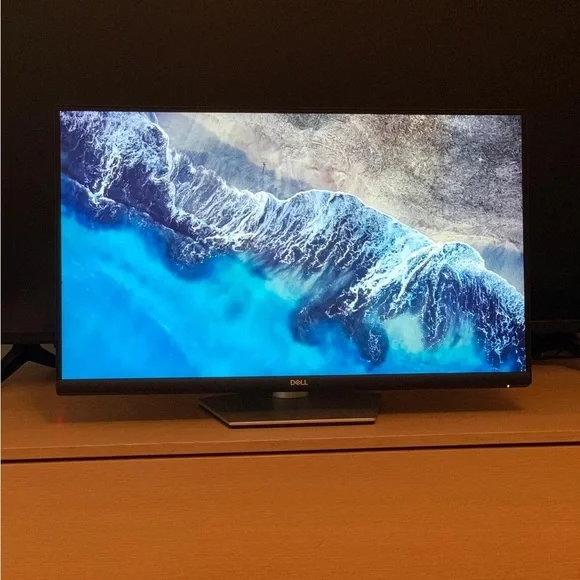 Dell S2721QS is a 27-inch 4K UHD (3840 x 2160)