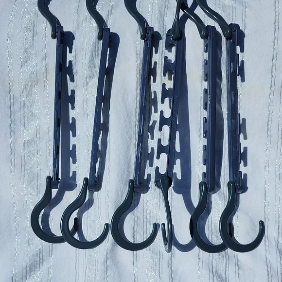 Multi-Hook Black Hanger Set