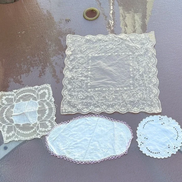 Vintage Lace Doilies Set