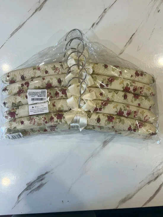 GLCON 16 inch floral satin padded hangers (10 per pack)