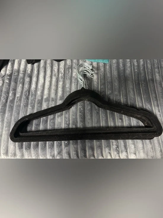 Velvet Non-Slip Black Clothing Hangers - Set