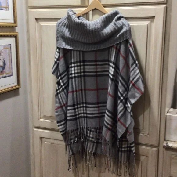 V. FRAAS Gray and Red Plaid Poncho with Fringe NWOT
