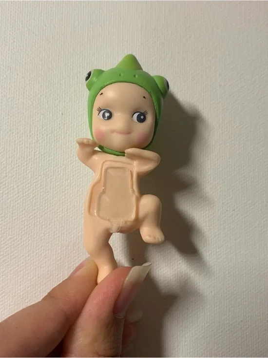 Cute green frog Sonny Angel figurine