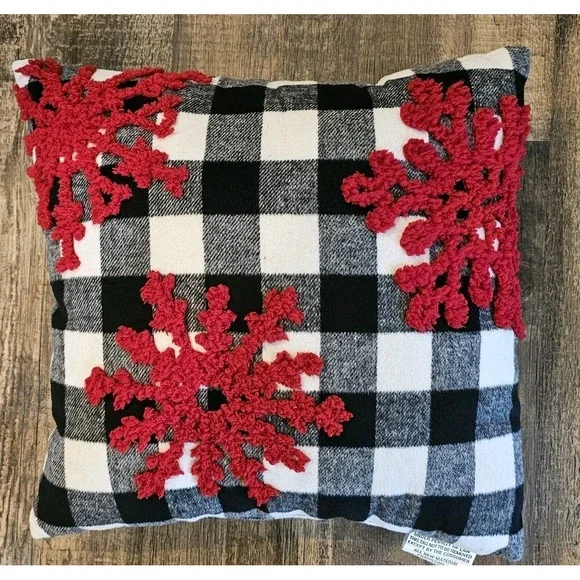 Buffalo Plaid Black/White Christmas Throw Pillow‎ Red Snowflakes 16
