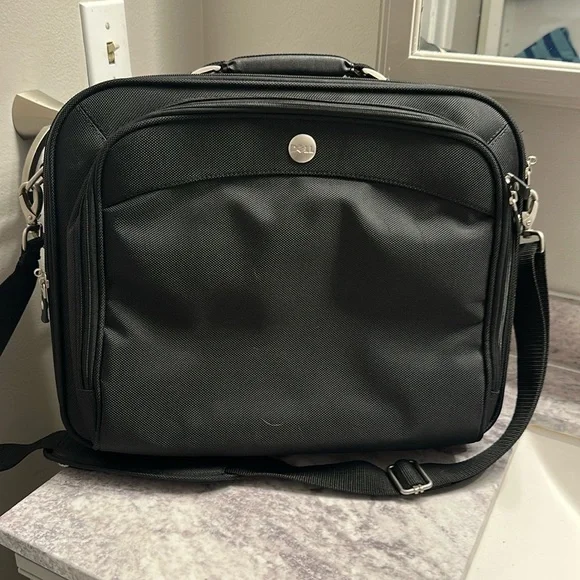 High Quality DELL Laptop Bag/Briefcase 17” Wide, up to 15” Laptop. Never used.