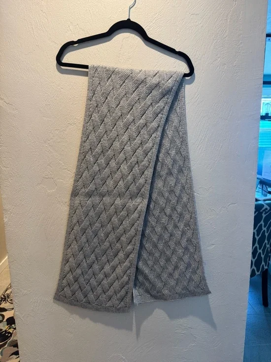 Gray Cable-Knit Scarf
