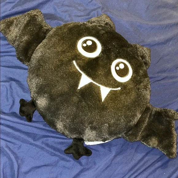 Bat throw pillow *FIRM PRICE*