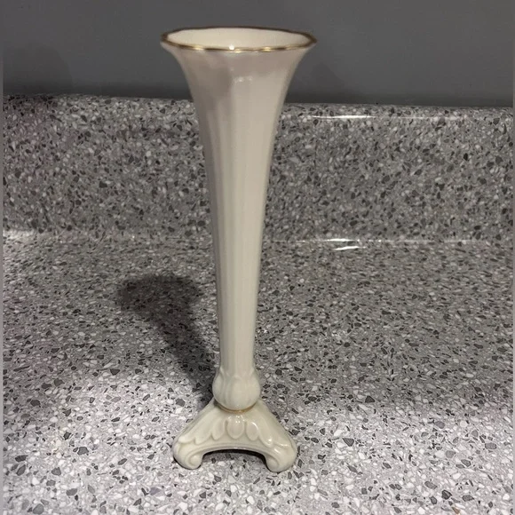 Vintage Lenox Bud Vase: 24k gold rim (footed base)