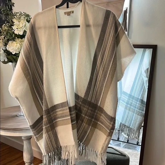 Elegant Cream and Brown Plaid Throw Blanket