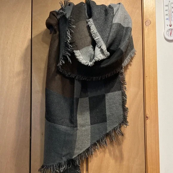 Elegant Gray and Brown Fringed Blanket Scarf