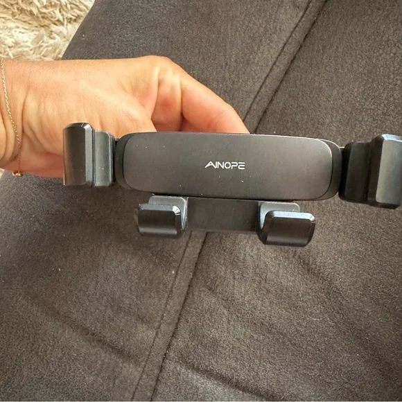 Ainope Vent cellphone holder