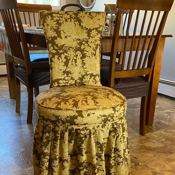 Elegant Floral Patterned Chair