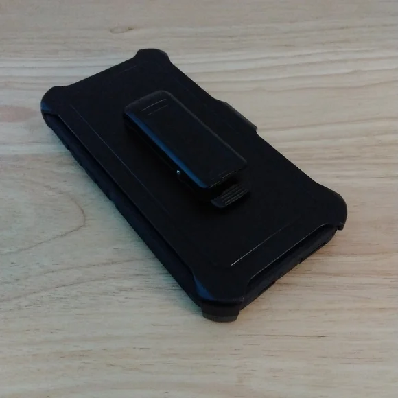 IPHONE 15 PRO MAX OTTER BOX W/ CLIP