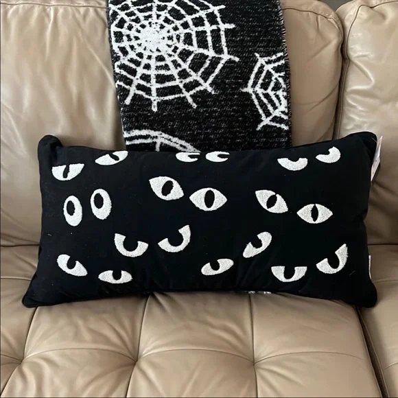 Novogratz Halloween Spooky Eyes Pillow