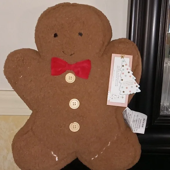 CUPCAKES & CASHMERE GINGERBREAD SHAPED PILLOW NEW