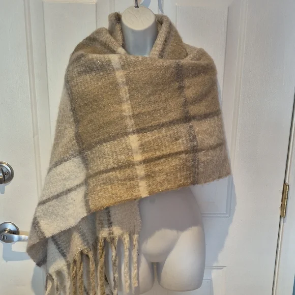 Steve Madden Tan and Cream Extremely Soft Plaid Wrap/scarf with Gold Threads
