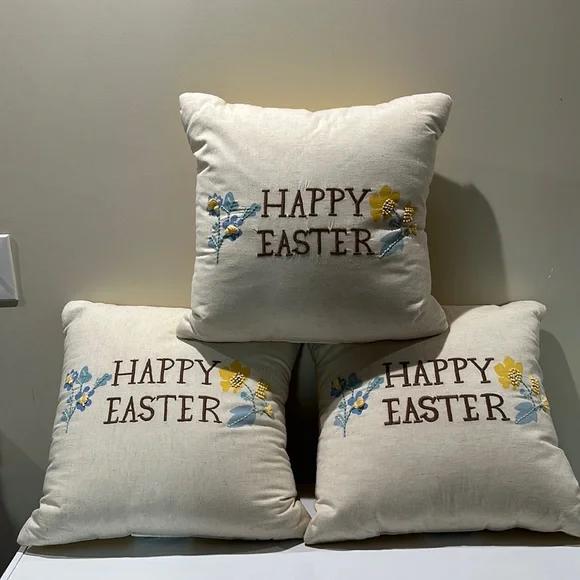 🌸NEW THRESHOLD 3 PIECES DECORATIVE PILLOW 18in x 18 in NEW WITH TAGS.