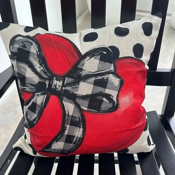 🌸NEW Valentines Red and Black Bow Holiday Pillow Case.