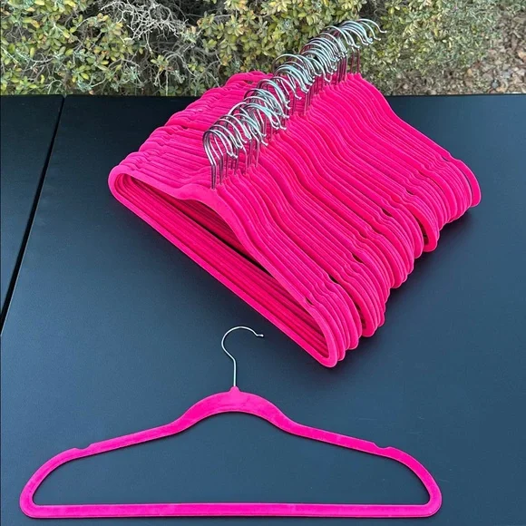 Velvet hangers heavy duty set of 50 count, used-great condition.