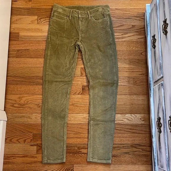 NWOT Levi’s Corduroy Skinny Pants