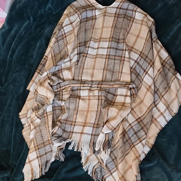David and Young Checkered - Brown and cream poncho
