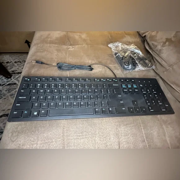 NWOT Dell wired usb full QWERTY keyboard and mouse