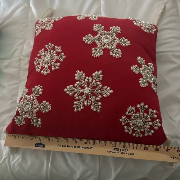 Elegant RED Snowflake Embroidered And Beaded Pillow NWT❄️☃️