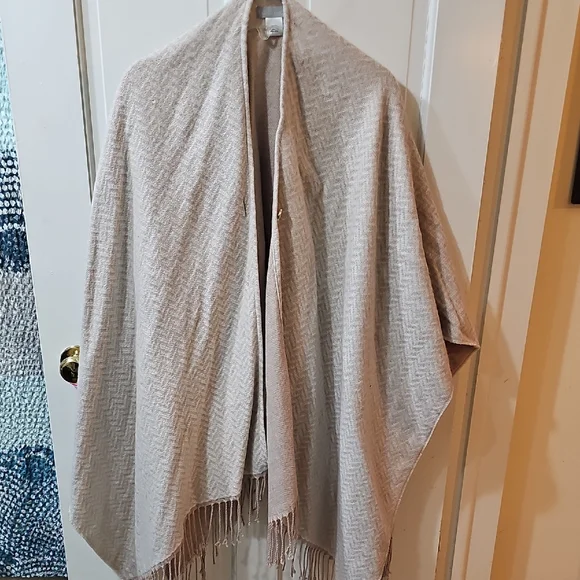 Elegant Cream Shawl with Fringe