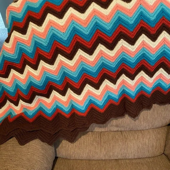 Vintage style Chevron Patterned Throw Blanket - Multicolor