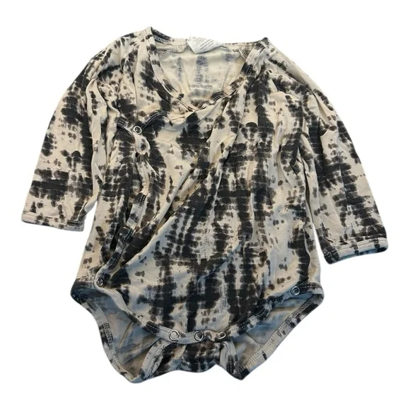 The Woods by‎ Kate Quinn Long Sleeve Bamboo Onesie Size 12-18 Months
