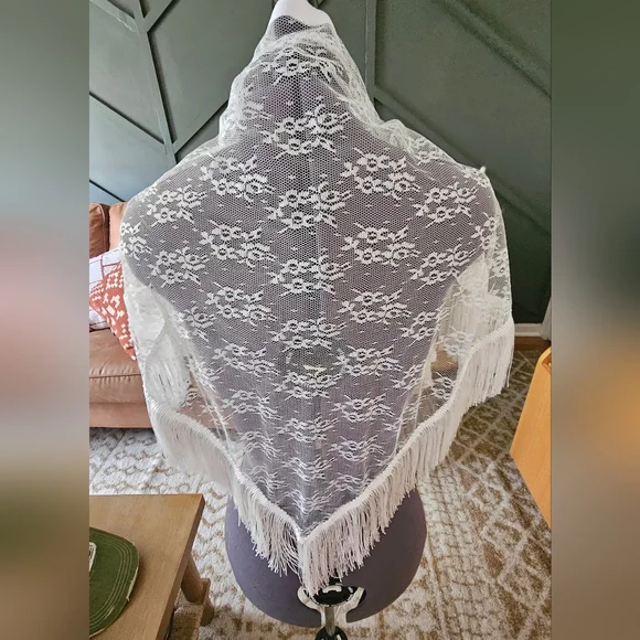 Chic White Lace Furniture Cover
