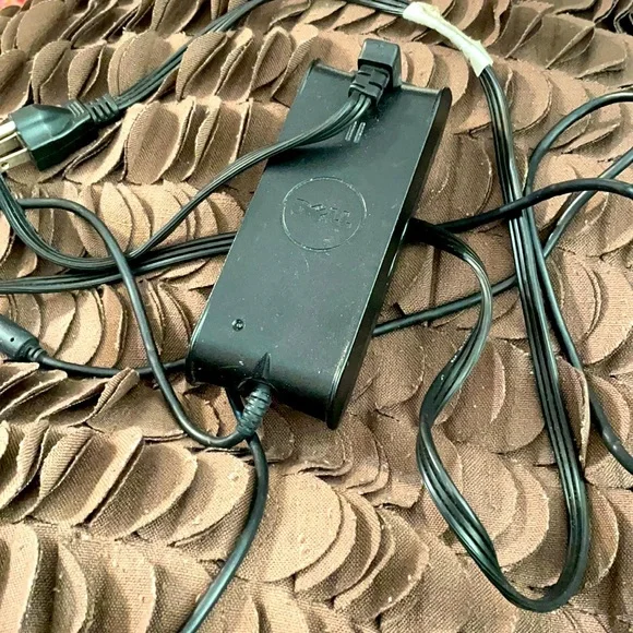 Gently Used Dell 90w AC Power Adapter Charger in great condition.