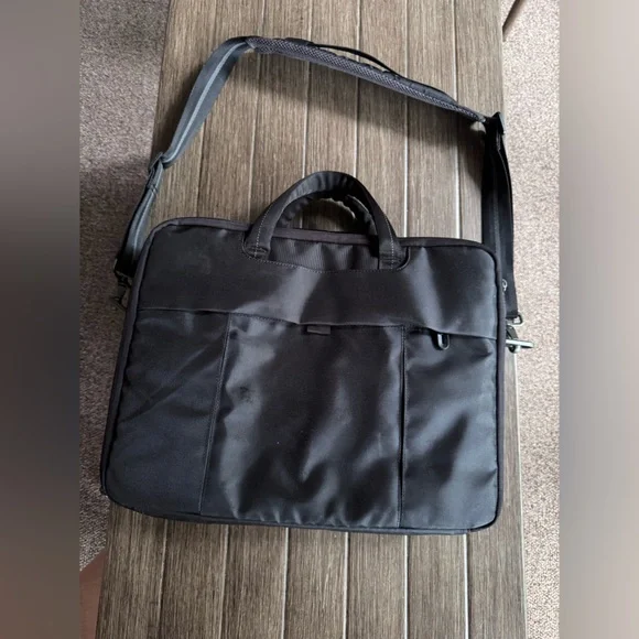Dell - Heavy duty shockproof -Laptop Bag with Shoulder Strap-NWOT