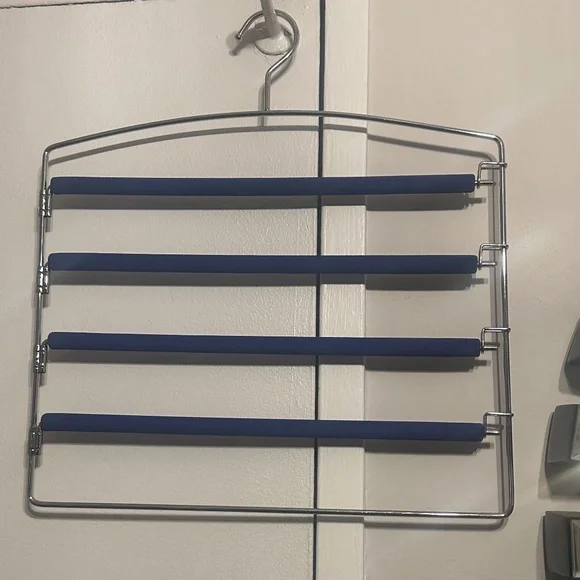 4 Item Hanger