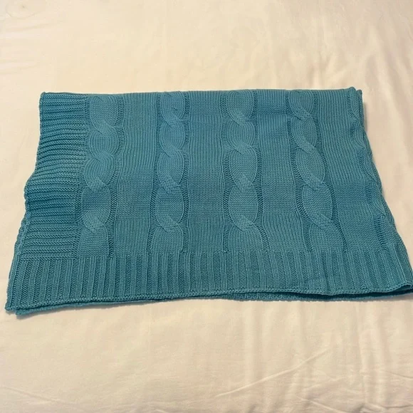 NWOT Threshold throw 52 x 62 inches. Beautiful turquoise color. 100% acrylic