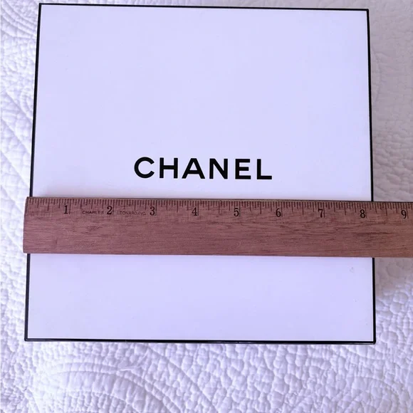 CHANEL Classic White Gift Box❣️