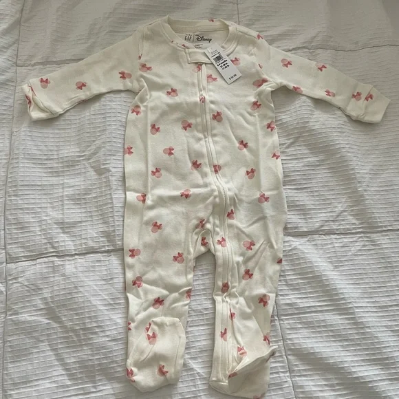 Baby Gap Disney/ Minnie Mouse footsie pajamas size 6-9 months