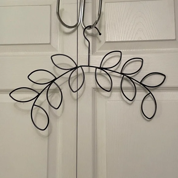 Metal Botanical Leaves Scarf Hanger Excellent Condition