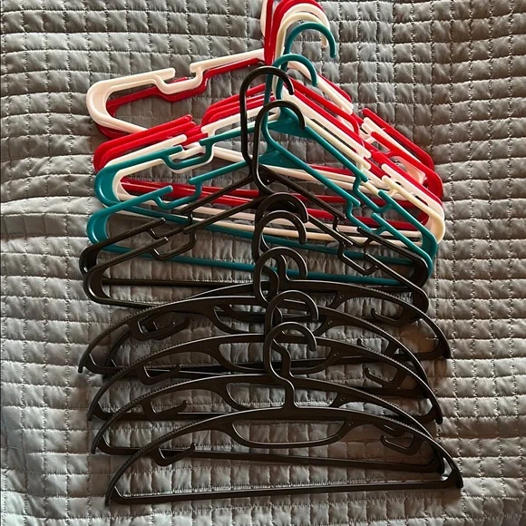Multi-Color Plastic Hanger Bundle