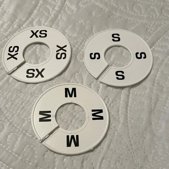 New Set of 3 XS S & M White Round Plastic Clothing Rack Size Dividers